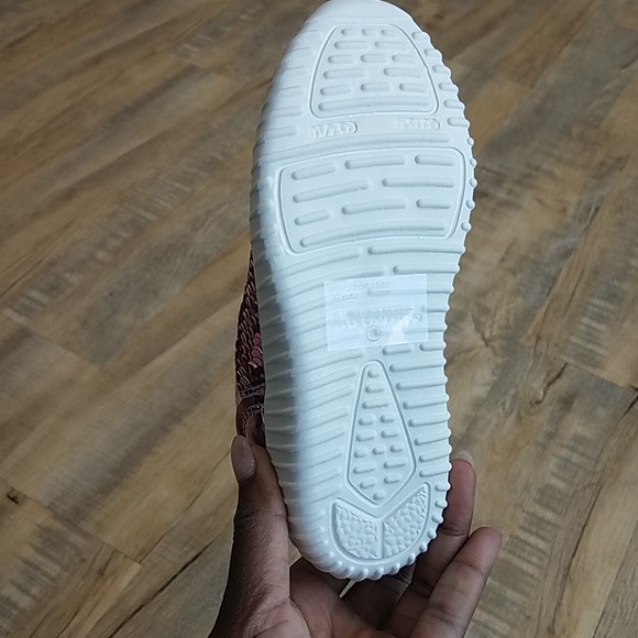 New! Beautiful & Shiny Sequin Glitter Sneakers - Picture 6 of 7